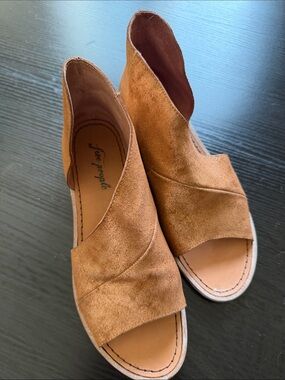Free People Tan Suede Open-Side Peep-Toe Sandals